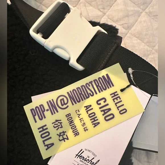 🆕 Pop-In @Nordstrom x Herschel Supply Co Sutton Messenger Bag 🖤🐻 NWT - Picture 5 of 7